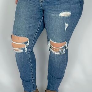 Judy Blue High-rise distressed skinny jeans